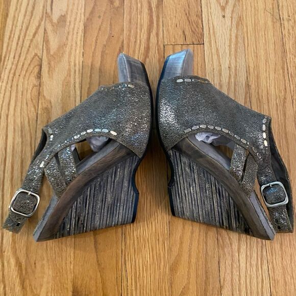 Calleen Cordero sz 7.5 excellent pre owned condition silver metallic wedge - Picture 6 of 9